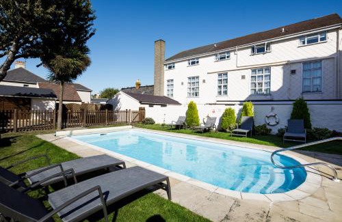 St. Helier Hotel | Ommaroo Hotel