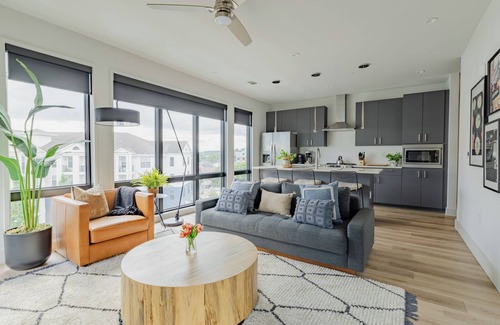 West End Condo | Omnia - Modern Luxe unit at The Odyssey!