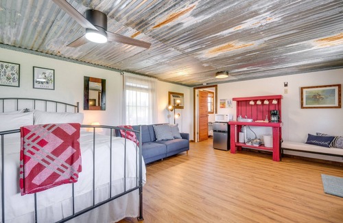 Carmine Apartment | On 60-Acre Farm w/Pond: Charming Carmine Studio!