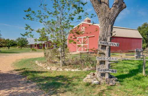 Carmine Apartment | On 60-Acre Farm w/Pond: Charming Carmine Studio!