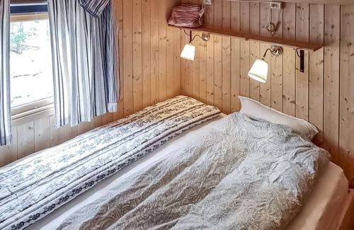 Kragero House | On a hill welcomes you this cozy cottage with a short way to the sea.