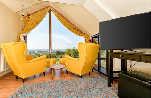 Sveti Juraj na Bregu House | On a small hill in Me?imurj, is located this beautiful vacation home with pool.