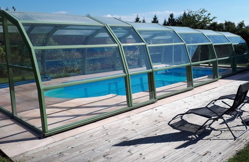 Le Clerjus Cabin | On an estate with an indoor swimming pool: cabins for unusual overnight stays