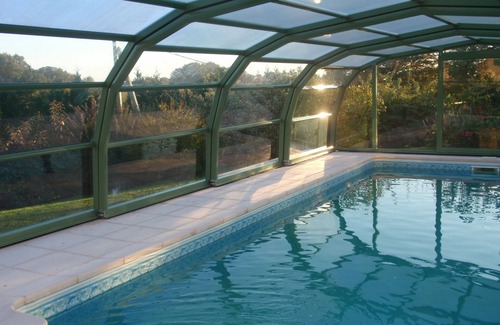 Le Clerjus Cabin | On an estate with an indoor swimming pool: cabins for unusual overnight stays