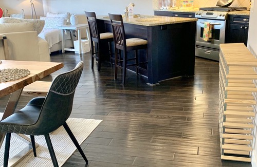 Westbank Condo | On Beach,Lake,Boat/SeaDoo Lift,Marina,Pool,Okanagan Wine Trail,Golf,Shopping,