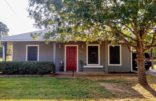 Canton House | On beautiful small private lake, less than 1 mile to First Monday shopping