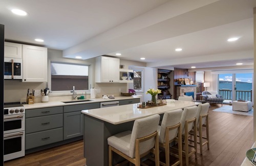 Beulah House | On Crystal Lake, Newly Remodeled, Best Views & Location, Walk to town