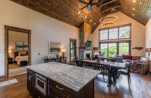 Elk Park Cabin | On Eagle's Wings at Eagles Nest - New build, near Winery, new hot tub!