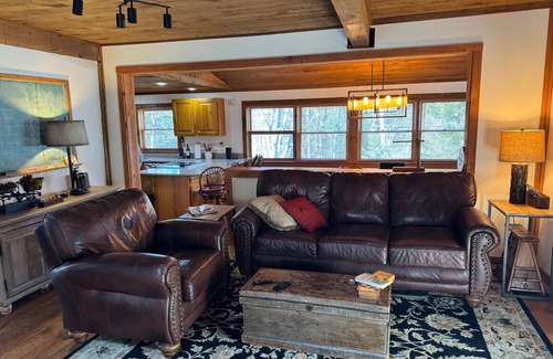 Jackson House | On Ellis River with view of covered bridge. Walk to town!