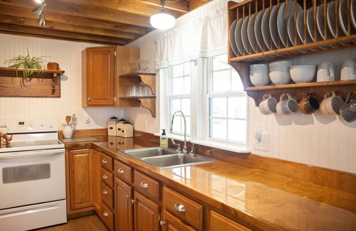 Weyers Cave Cottage | On farm cottage with mountain views.