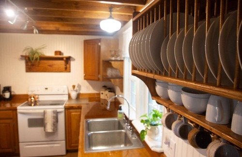 Weyers Cave Cottage | On farm cottage with mountain views.