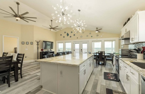 Dickinson House | On Galveston Bay: Spacious Home w/Pier & Grills!