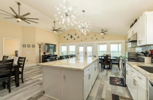 Dickinson House | On Galveston Bay Spacious Home with Pier and Grills!