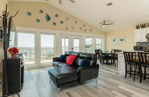 Dickinson House | On Galveston Bay Spacious Home with Pier and Grills!