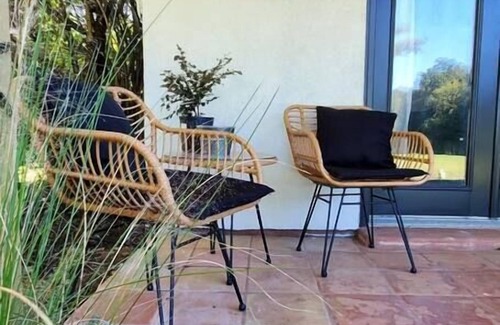 Mayhew House | On Golf Course | Peaceful | Central | Upscale