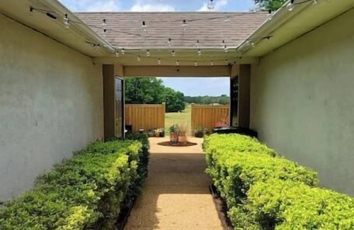Mayhew House | On Golf Course | Peaceful | Central | Upscale