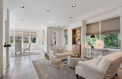 Audubon Condo | On Historic St Charles Avenue Streetcar Line with pool!