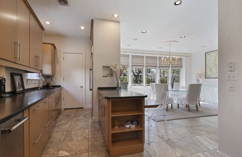 Audubon Condo | On Historic St Charles Avenue Streetcar Line with pool!