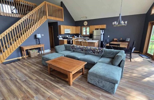 Rome House | On Lake Arrowhead near beaches, golf and Sand Valley