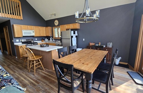 Rome House | On Lake Arrowhead near beaches, golf and Sand Valley