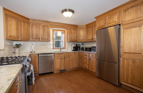 Lake Leelanau House | On Lake Leelanau! Waterfront w Dock, walk to Wineries near hiking OPEN for Xmas