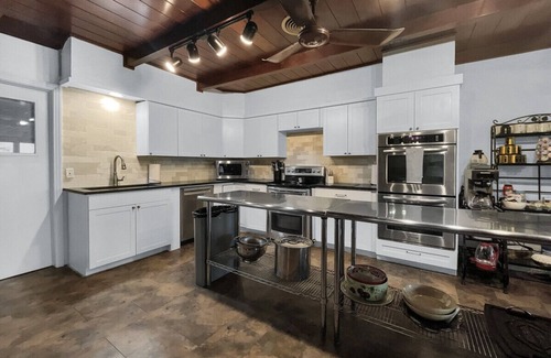 Lake Whitney House | On Lake~Retreats~Brand New Kitchen~Game Room~Pets