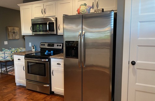 Scottsville House | On Lake Time- Fun and relaxation await! Adorable 3bd/2bth house with lake view.