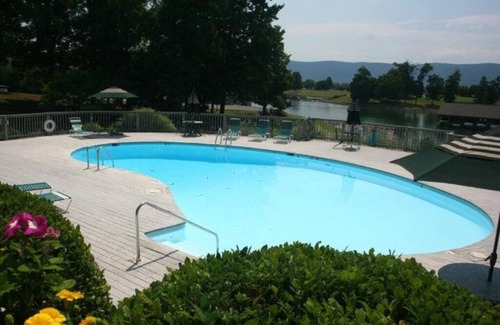 North Shore Condo | ON LAKE TIME: Lakefront Condo with Beautiful Views of Smith Mountain Lake