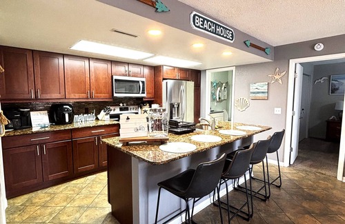 Camdenton House | On Lake Time! Private Dock with Private Slip!