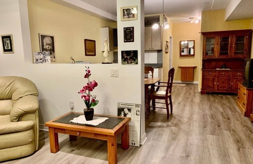 Uxbridge Apartment | On Luxury Estate Horse Farm