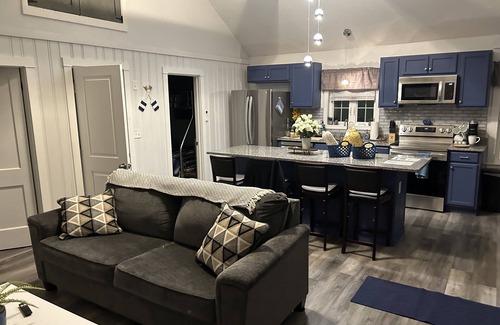 Lakeville House | On MA’s largest recreational pond. 45 minutes from Boston, Cape Cod & Providence
