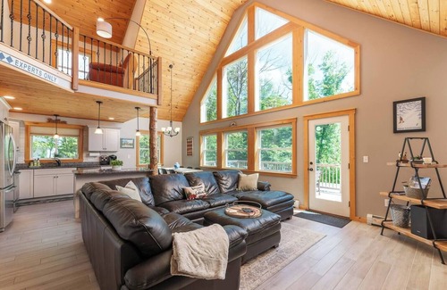 Bartlett House | On Mountain Time | Hot Tub | Fire Pit | Pet Friendly | A/C, You're "On Mountain Time"