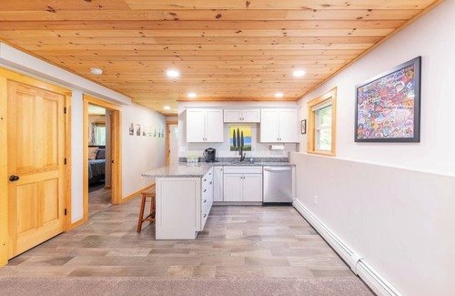 Bartlett House | On Mountain Time | Hot Tub | Fire Pit | Pet Friendly | A/C, You're "On Mountain Time"