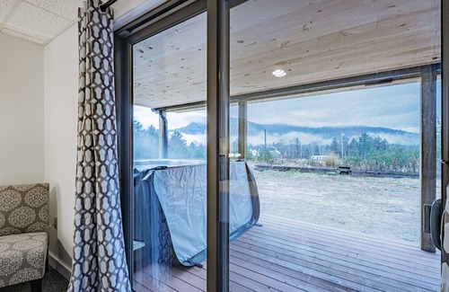 Bethel House | On Mountain Time - renovated ski house, hot tub, 15 minutes to Sunday River