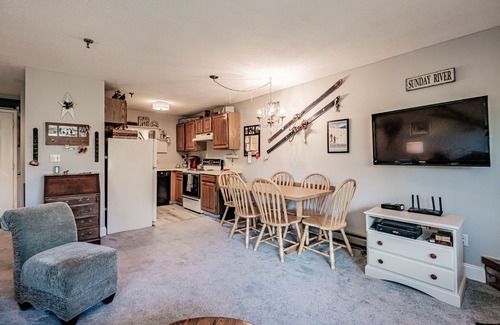 Sunday River Area Condo | On Mountain two bedroom unit sleeping 8