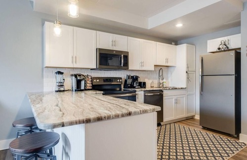 Downtown Nashville Condo | On Music Row this condo is walkable to Demonbruen, The Gulch, Midtown, Lower Broadway, and Vandy.