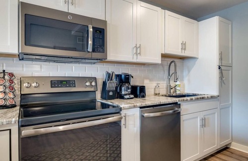 Downtown Nashville Condo | On Music Row this condo is walkable to Demonbruen, The Gulch, Midtown, Lower Broadway, and Vandy.