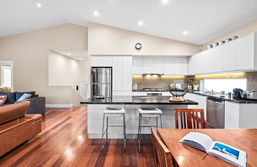 Calare House | On Par for a Great Escape