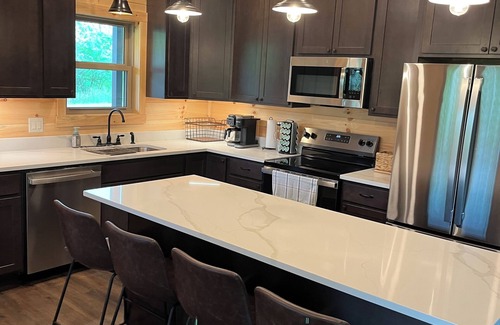 Lafferty Cabin | On Point Cabin - New nModern Hunting & Fishing Retreat - Piedmont Lake, Ohio