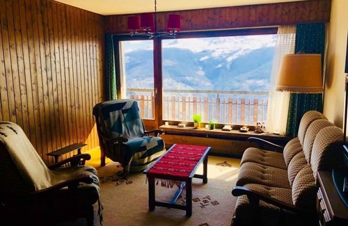 Vex Apartment | On route 1800, the building La Maya, without swimming pool, is close to the ski lifts and the shops.