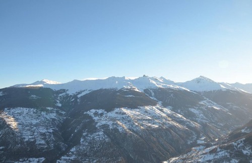 Vex Apartment | On route 1800, the building La Maya, without swimming pool, is close to the ski lifts and the shops.