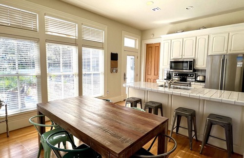 Seaside Cottage | On Seaside Ave. Lock Off w/Amazing Porches, Steps to Beach + 2 Adult Bikes!