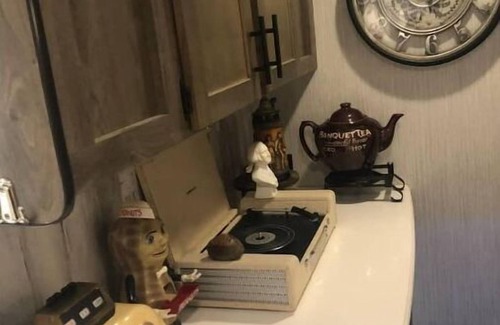 Skiatook House | On-Site Camper Trailer/Vintage