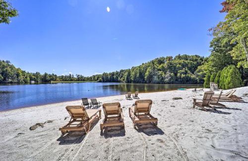 Newland House | On-Site Lake and Pool Access Cabin in Newland!