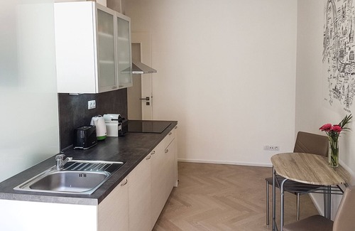 Prague 3 Apartment | 𝗢𝗻-𝗦𝗶𝘁𝗲 𝗣𝗮𝗿𝗸𝗶𝗻𝗴 , 10 min to the Heart of Prague, Nespresso
