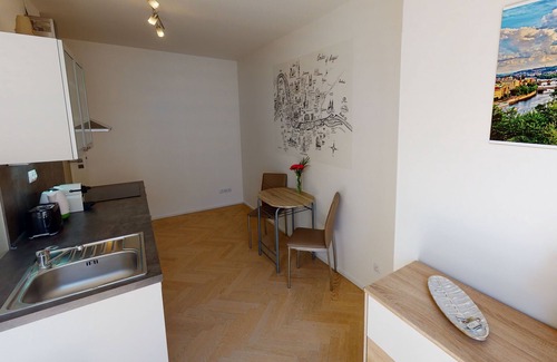 Prague 3 Apartment | 𝗢𝗻-𝗦𝗶𝘁𝗲 𝗣𝗮𝗿𝗸𝗶𝗻𝗴 , 10 min to the Heart of Prague, Nespresso