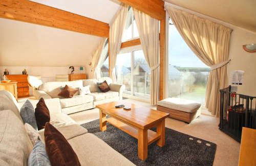 Winnard's Perch House | ON-SITE WATERSPORTS family lodge
