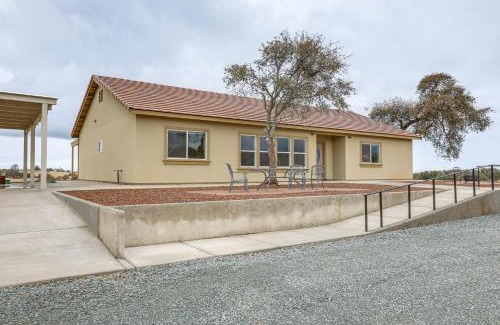 Victor House | On-Site Winery Rural Plymouth Getaway!
