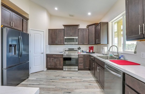 Victor House | On-Site Winery: Rural Plymouth Getaway!