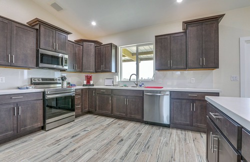 Victor House | On-Site Winery: Rural Plymouth Getaway!